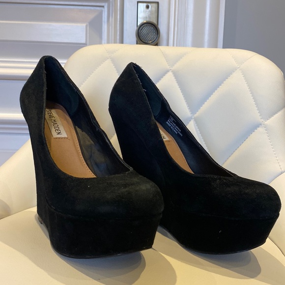 Black suede Steve Madden wedge size 7 1/2 women’s - Picture 1 of 7